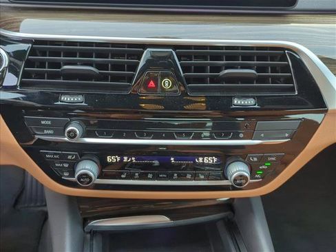 Used 2021 BMW 530i w/ Premium Package image 22