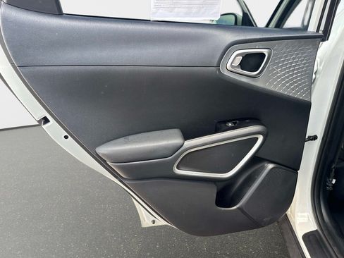 Used 2020 Kia Soul LX FWD image 11