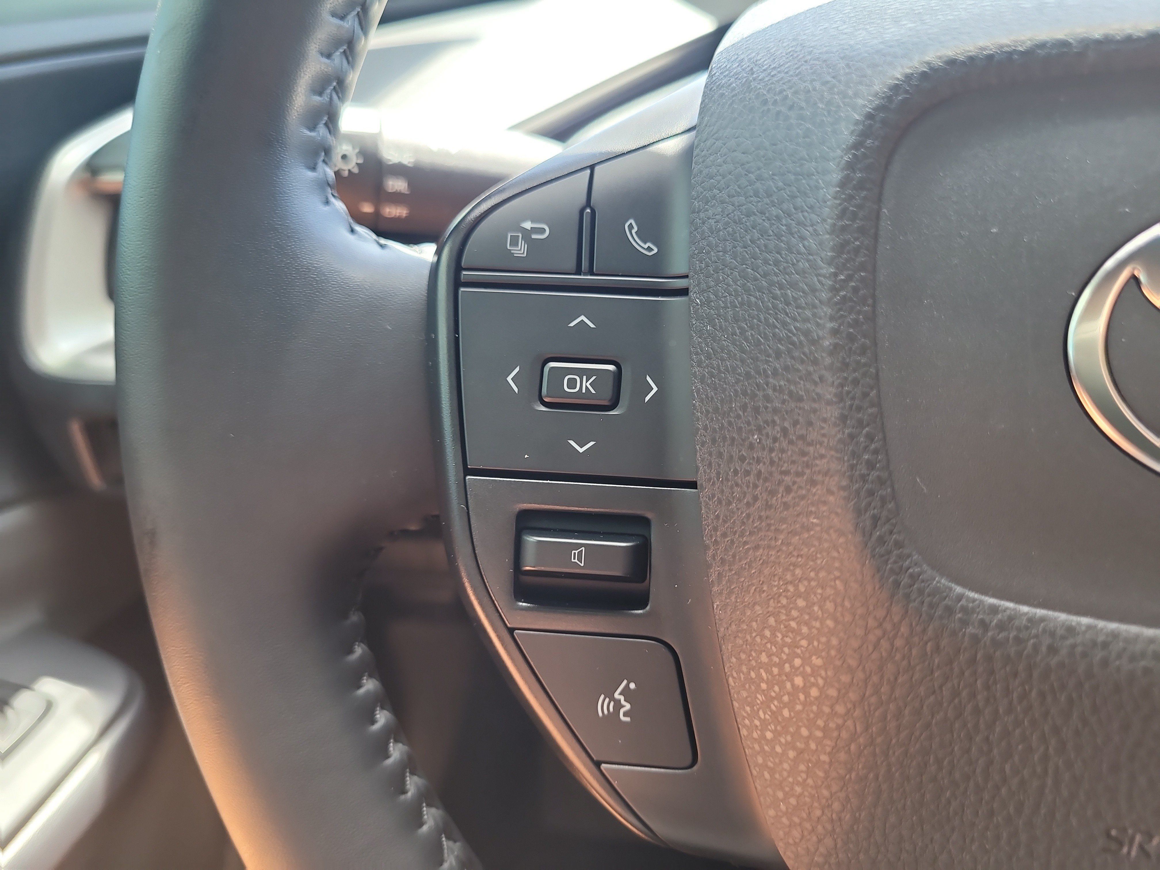 Used 2026 Toyota Prius LE FWD image 27