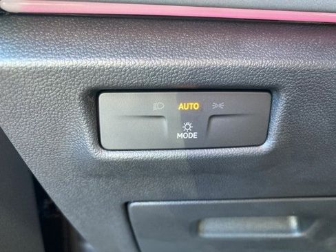 New 2025 Volkswagen Tiguan SE image 34