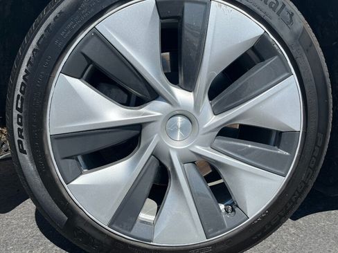 Used 2024 Tesla Model Y Long Range RWD image 36