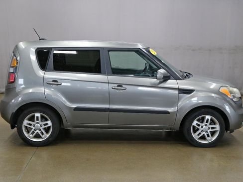 Used 2011 Kia Soul + image 11