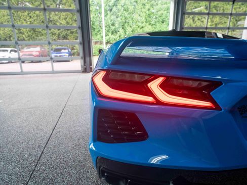 Used 2023 Chevrolet Corvette Stingray Premium Conv w/ Z51 Performance Package RWD image 8