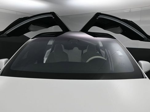 Used 2018 Tesla Model X 75D image 15