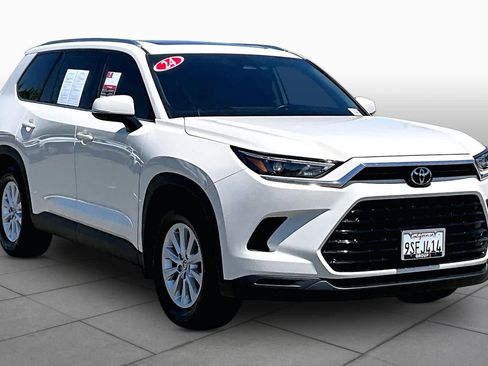 Used 2024 Toyota Grand Highlander AWD image 2
