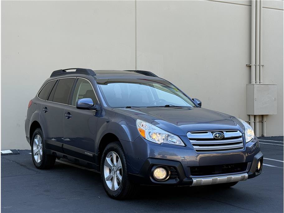 Used 2014 Subaru Outback 2.5i Limited w/ Moonroof Package AWD/4WD image 1
