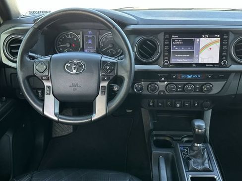 Used 2020 Toyota Tacoma TRD Off-Road w/ TRD Premium Off Road Package AWD/4WD image 13