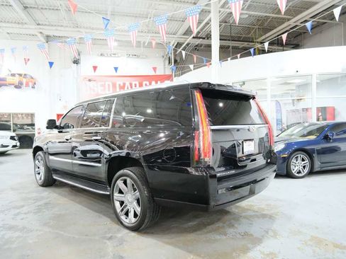 Used 2019 Cadillac Escalade ESV Luxury image 8
