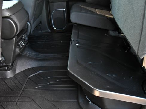 Used 2022 Chevrolet Silverado 1500 LT AWD/4WD image 36