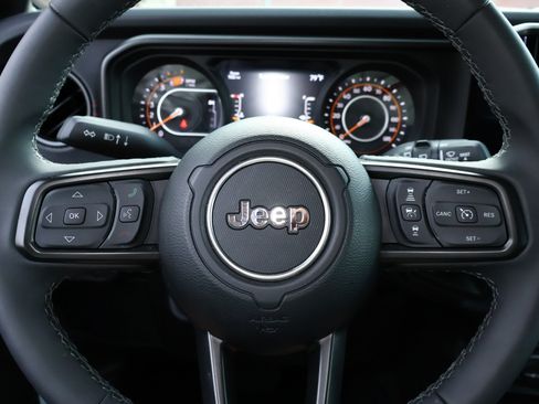 Used 2026 Jeep Wrangler Unlimited Rubicon AWD/4WD image 10