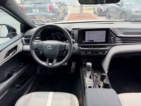 Used 2025 Toyota Camry SE w/ Convenience Package FWD image 19