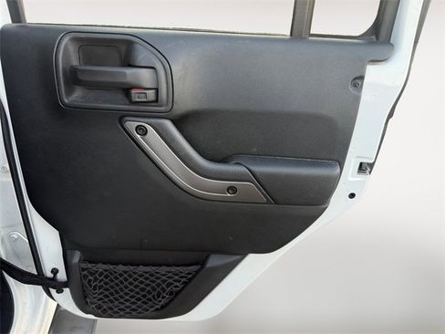 Used 2018 Jeep Wrangler Unlimited Sahara image 24