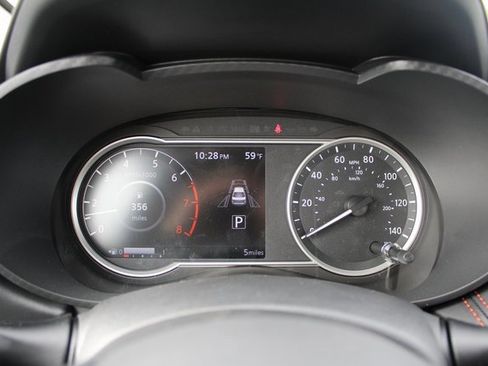 New 2025 Nissan Versa SR w/ Trunk Package image 11