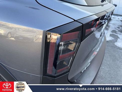 Used 2025 Nissan Kicks SV image 11