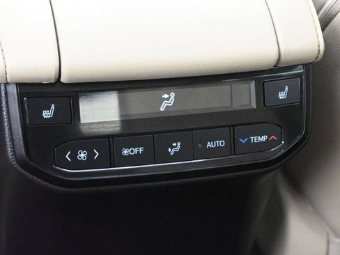 Used 2024 Toyota Highlander Platinum AWD/4WD image 18