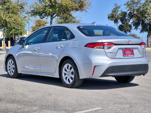 Used 2025 Toyota Corolla LE FWD image 3