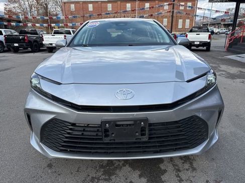 Used 2025 Toyota Camry LE image 4