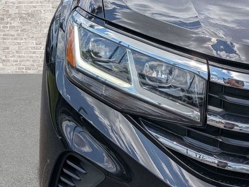 Certified 2023 Volkswagen Atlas SE w/ Black Wheel Package FWD image 10