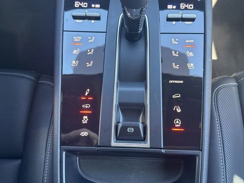 Used 2025 Porsche Macan GTS image 37