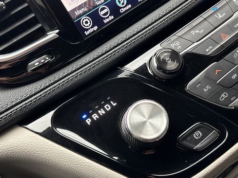 Used 2018 Chrysler Pacifica Limited w/ Advanced Safetytec Group image 25