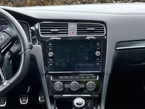 Used 2019 Volkswagen Golf R 4-Door image 6