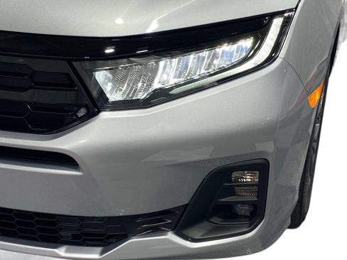 New 2026 Honda Odyssey Touring image 7