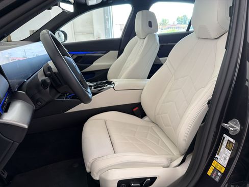 Used 2024 BMW i5 eDrive40i w/ M Sport Package RWD image 5