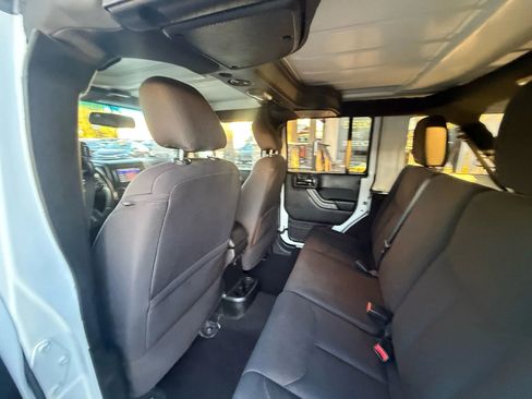 Used 2018 Jeep Wrangler Unlimited Sport S image 16