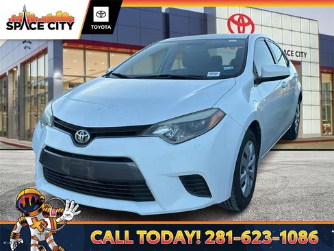 Used 2015 Toyota Corolla LE image 1