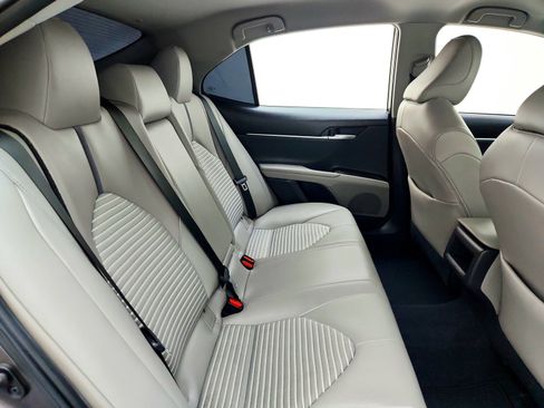 Used 2021 Toyota Camry SE w/ Carpet Mat Package (TMS) image 28