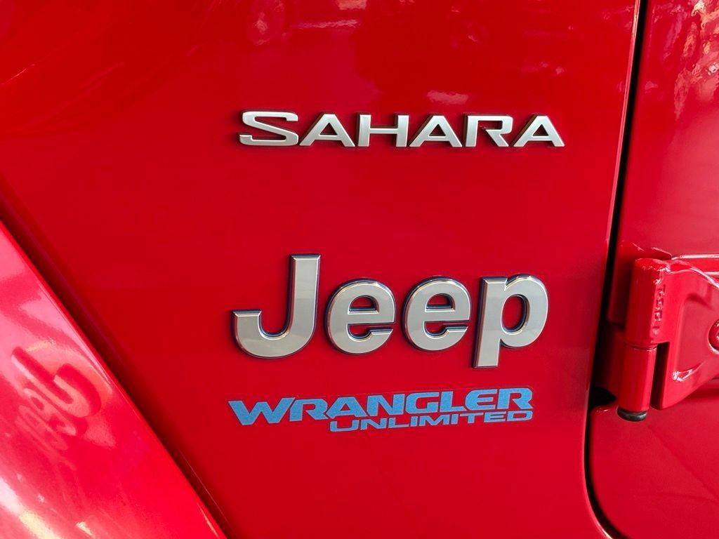 Used 2022 Jeep Wrangler Unlimited Sahara AWD/4WD image 15