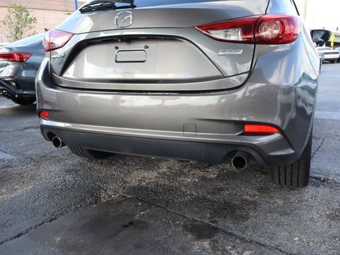 Used 2018 MAZDA MAZDA3 Grand Touring w/ Premium Equipment Package FWD image 10