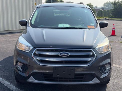 Used 2017 Ford Escape SE FWD image 2