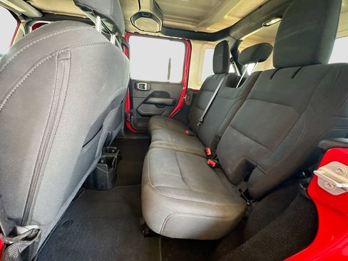Used 2020 Jeep Wrangler Unlimited Sahara AWD/4WD image 24