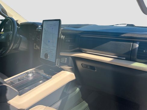 Used 2023 Ford Expedition Platinum image 32