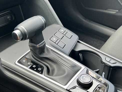 Used 2025 Kia Sportage LX image 33