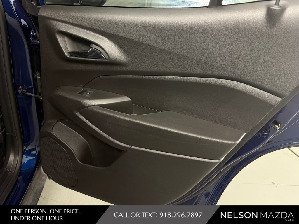 Used 2024 Chevrolet Trax LT w/ LT Convenience Package FWD image 38