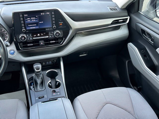 Used 2022 Toyota Highlander LE AWD/4WD image 49