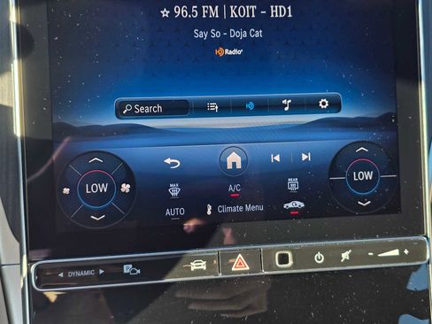 Used 2025 Mercedes-Benz C 300 Sedan image 28