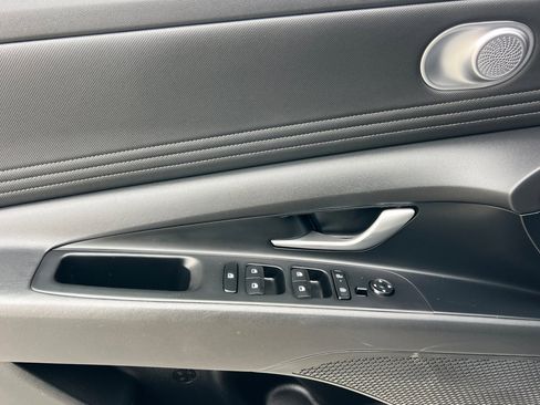 Used 2024 Hyundai Elantra SEL w/ Convenience Package image 11