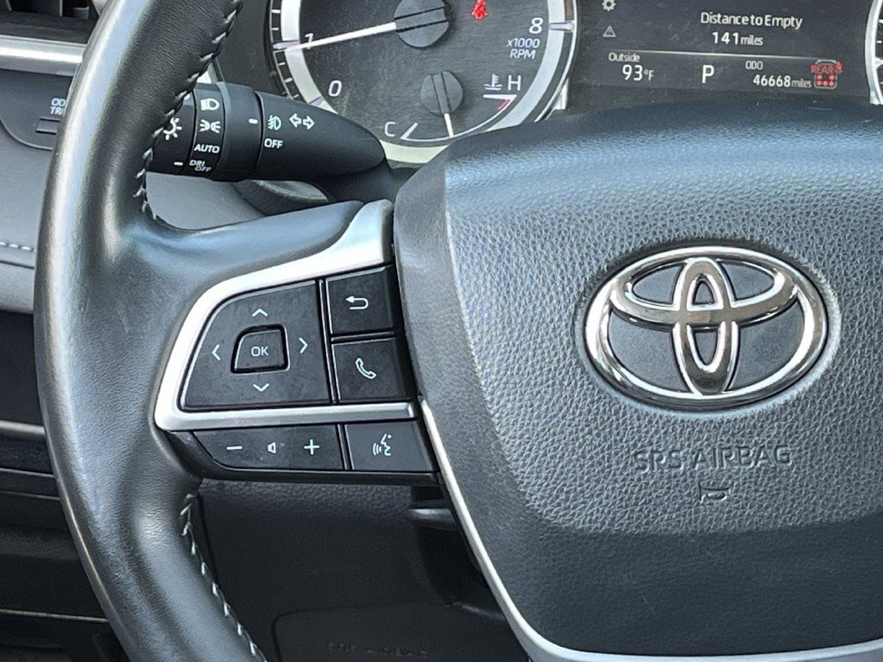Used 2024 Toyota Highlander XLE FWD image 12