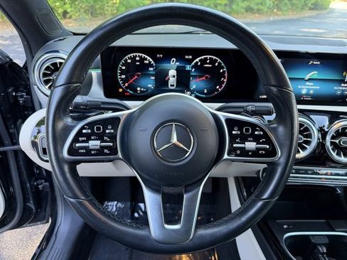 Used 2022 Mercedes-Benz A 220 4MATIC image 16
