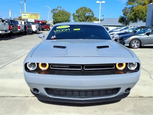 Used 2021 Dodge Challenger SXT image 2