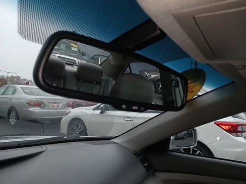 Used 2011 Toyota Camry LE image 10