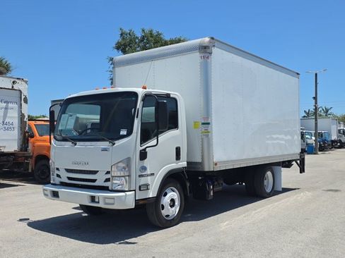 Used 2023 Isuzu NPR RWD image 3