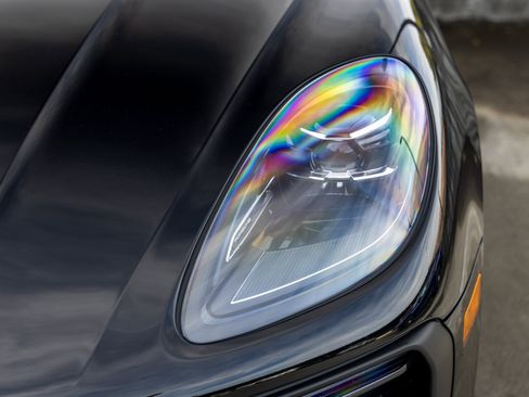 Certified 2025 Porsche Macan image 16