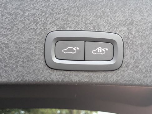 Certified 2026 Volvo XC40 B5 Plus AWD/4WD image 17