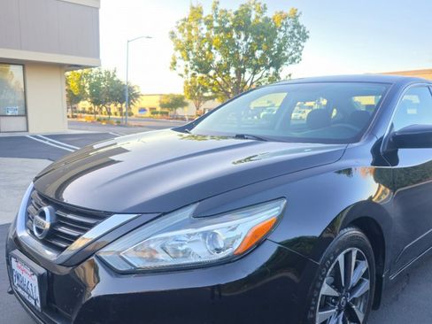 Used 2016 Nissan Altima 2.5 SV FWD image 1