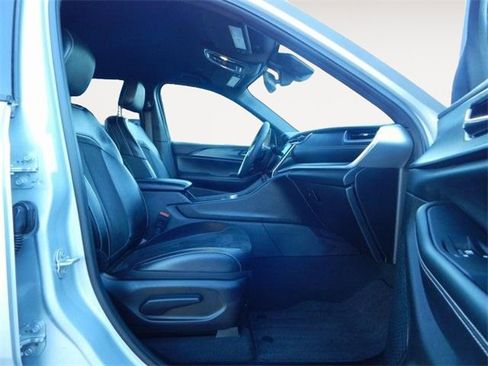 Used 2024 Jeep Grand Cherokee Altitude image 15