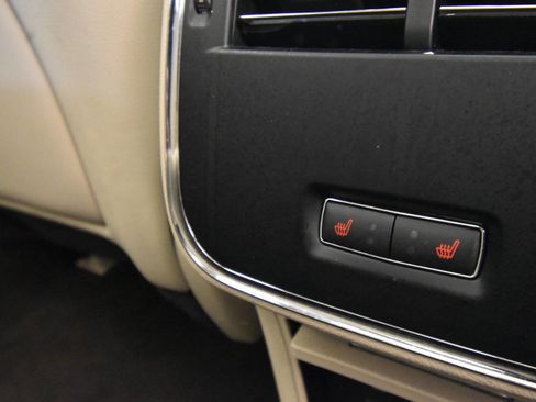 Used 2019 Lincoln Continental Select w/ Continental Climate Package image 18